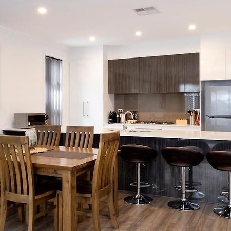 Luxury Home In Christies Beach With King Bed, Nbn, Netflix, 3Bed 2Bath 外观 照片