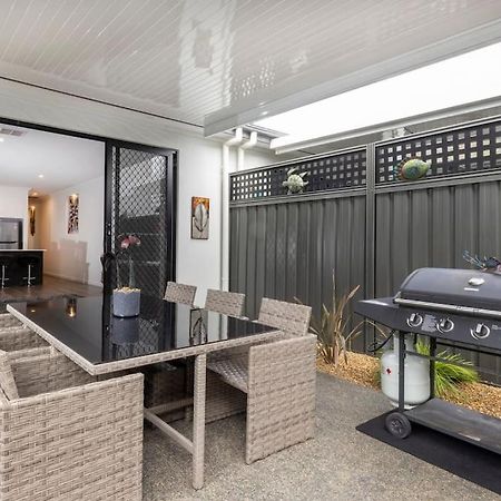 Luxury Home In Christies Beach With King Bed, Nbn, Netflix, 3Bed 2Bath 外观 照片